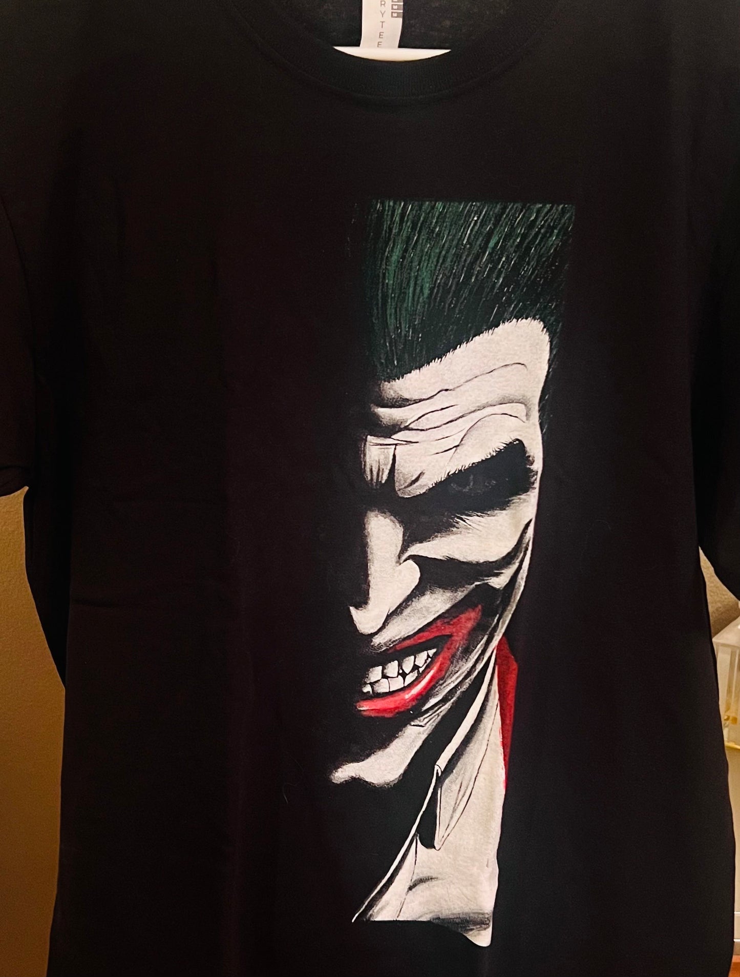 THE JOKER UNISEX GRAPHIC TEE