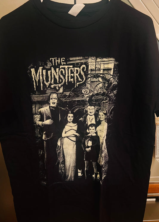 THE MUNSTERS UNISEX GRAPHIC TEE